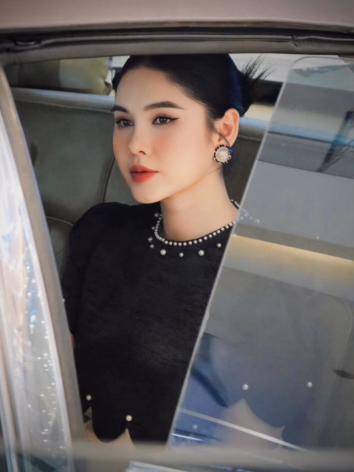 Còn nhớ, dù mới sinh chỉ hơn 1 tháng, Vũ Thu Hoài đã tự tin khoe gương mặt mộc mạc, không phấn son lên mạng xã hội.