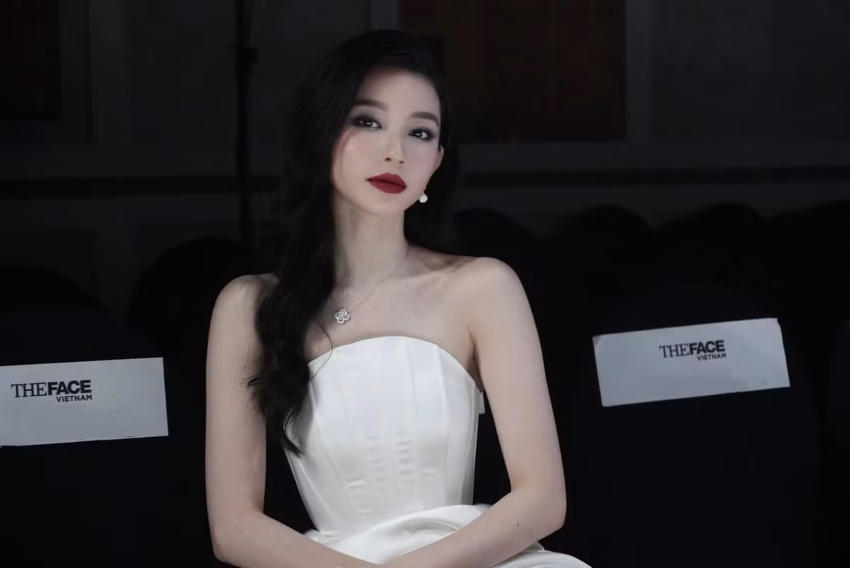 Ngoài làm người mẫu, cô còn có sự nghiệp kinh doanh riêng.