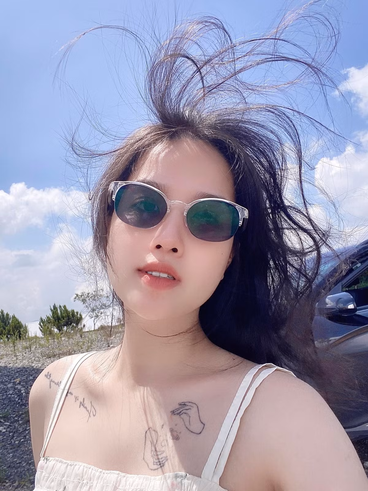 Mặc dù đang mang thai những tháng cuối nhưng cô vẫn có được làn da trắng mịn màng.