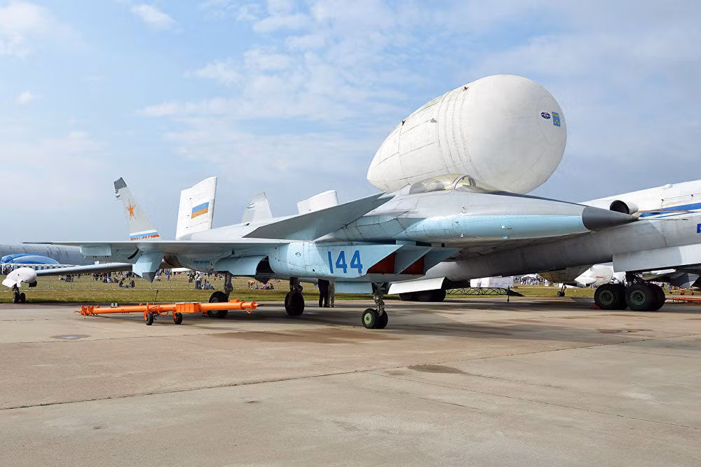 MiG-1.44 là dự án chiến đấu cơ hạng nhẹ thế hệ thứ năm đầu tiên của Nga được bắt đầu phát triển từ năm 2000, nó mới chỉ bay thử nghiệm được đúng 2 chuyến trước khi bị... hủy bỏ, nhường đường cho sự phát triển của dự án T-50. Nguồn ảnh: Sputnik.