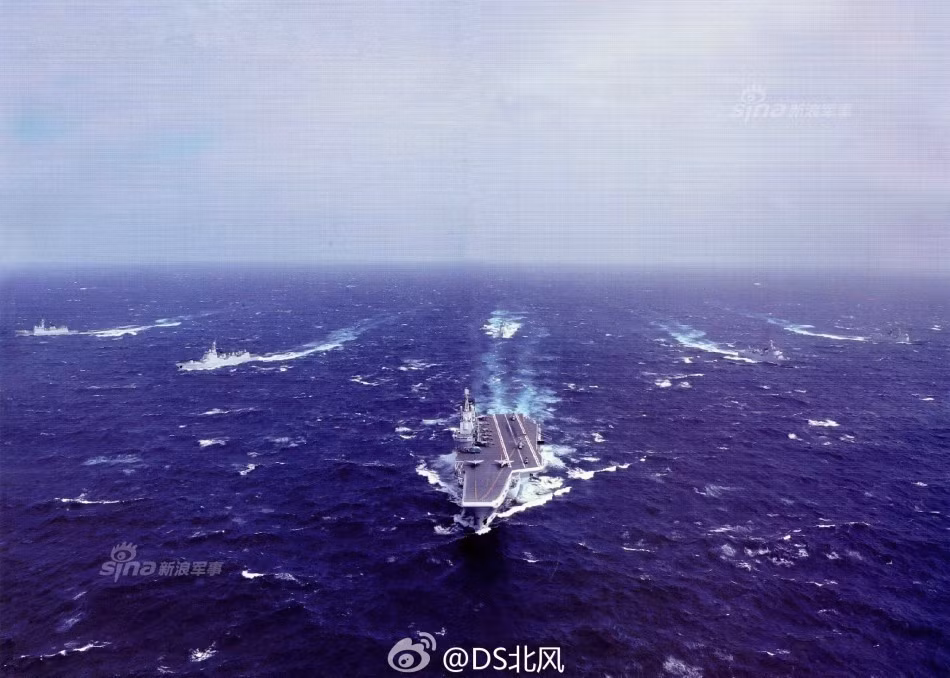 Tuy nhiên, theo các báo cáo về tiềm lực của cụm tàu sân bay Liêu Ninh do Lầu Năm Góc của Mỹ thực hiện thì trong một vài năm tới đây, phía Trung Quốc mà cụ thể là cụm tàu sân bay Liêu Ninh và Không đoàn trên tàu sẽ không đủ sức hoạt động tầm xa và có khả năng uy hiếp được các tàu sân bay lớp Nimitz mới nhất của Mỹ. Nguồn ảnh: Sina.