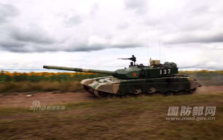 Type 99 có khả năng cơ động đáng nể với vận tốc lên tới 60 km/h ở đường hỗn hợp và 80 km/h ở đường bằng. Nguồn ảnh; Sina.