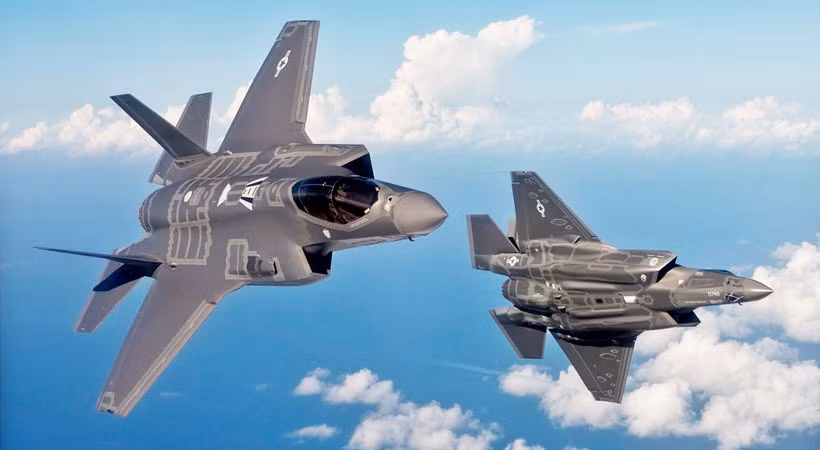 Tổng cộng có tới 10 quốc gia có khả năng sẽ được phía Mỹ mời mua F-35, trong đó bao gồm những khách hàng thân thiết và tiềm năng của Mỹ như "Úc, Canada, Đan Mạch, Israel, Italia, Nhật Bản, Hà Lan, Na-uy, Anh và Thổ Nhĩ Kỳ"- Babione liệt kê. Nguồn ảnh: Mass.