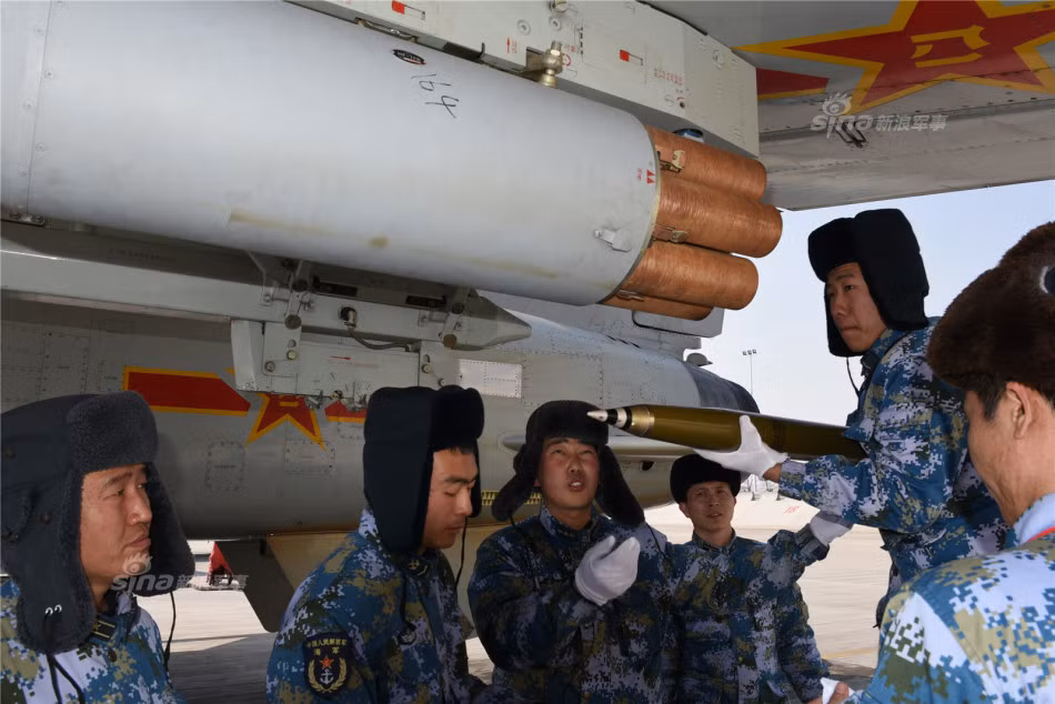 Rocket 90mm là chuẩn kích cỡ riêng về đạn rocket không đối đất của Trung Quốc, khác với Nga và NATO. Nguồn ảnh: Sina.