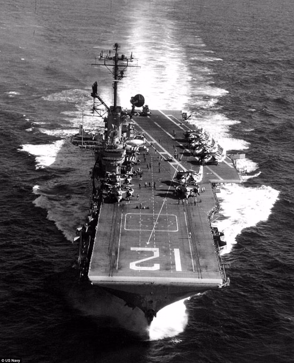 Tàu sân bay USS Hornet thuộc lớp Essex. Đây là một trong những chiếc hàng không mẫu hạm được Hải quân Mỹ đóng trong thời gian nhanh nhất, chỉ trong vòng đúng 1 năm 27 ngày. Nguồn ảnh: BI.