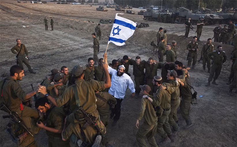 Theo các con số được phía Israel cung cấp, khách hàng lớn nhất của nước này trong khu vực châu Á chính là Ấn Độ. Chỉ tính riêng trong 5 năm trở lại đây, tổng kim ngạch xuất khẩu vũ khí giữa hai nước đã lên tới 1 tỷ USD mỗi năm. Nguồn ảnh: Times.