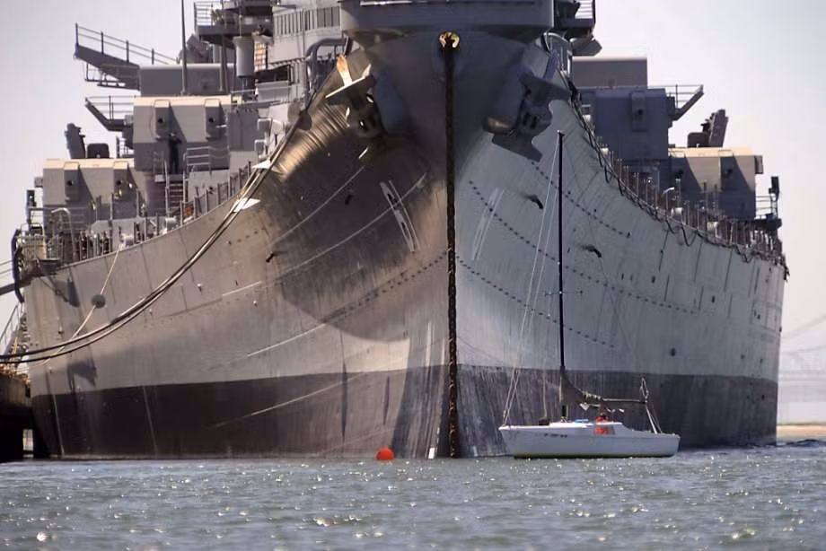 Bốn chiếc thiết giáp hạm lớp Iowa bao gồm: USS Iowa (BB-61), USS New Jersey (BB-62). USS Missouri (BB-63) và USS Winconsin (BB-64). Cả bốn chiếc chiến hạm này hiện đều đã được cho nghỉ hưu. Nguồn ảnh: Paradox.