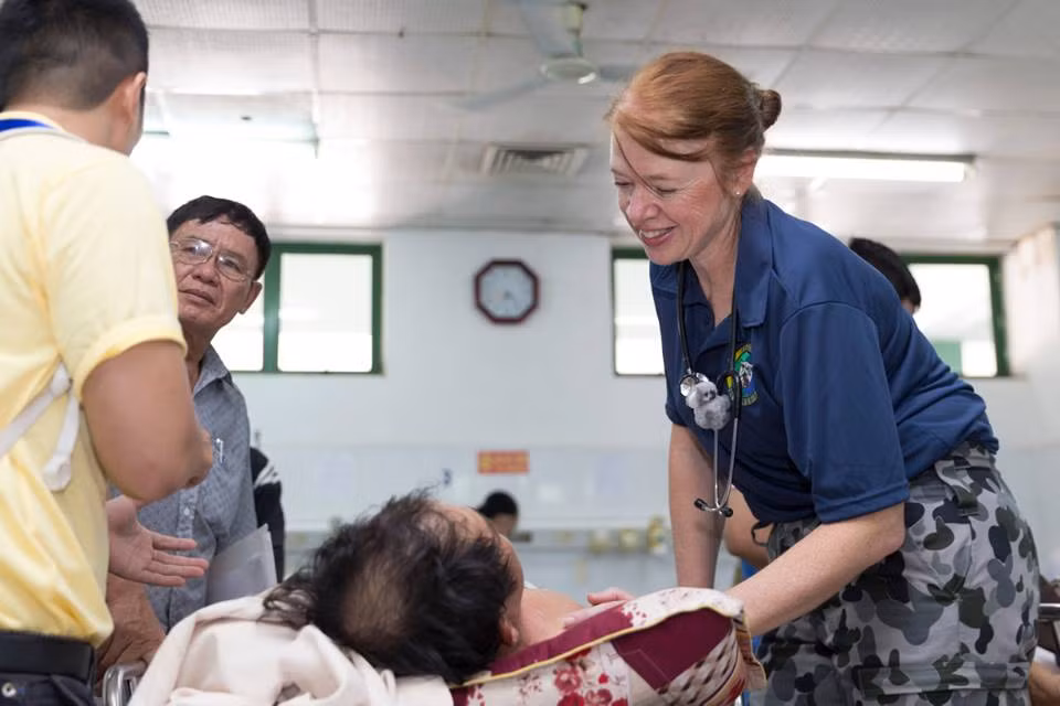 Nu quan nhan cua Luc luong Quoc phong Australia tham Viet Nam-Hinh-6