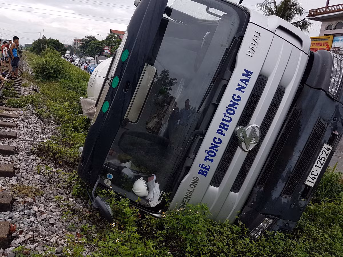 Xuong taxi di ve sinh, bi xe bien xanh tong tu vong-Hinh-3