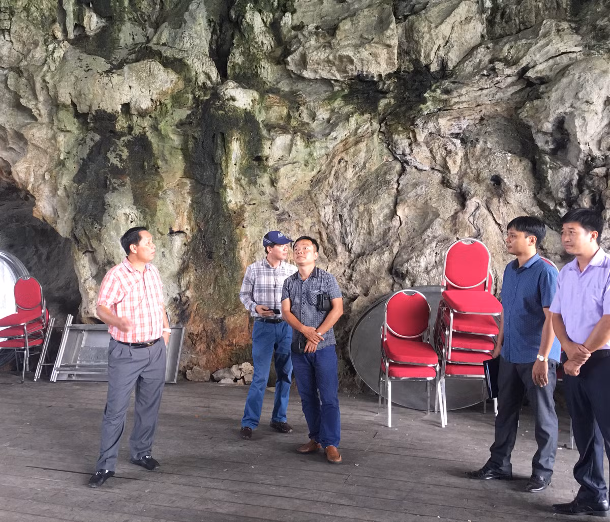 Ly do Quang Ninh gio moi cam an uong trong hang dong vinh Ha Long?-Hinh-3