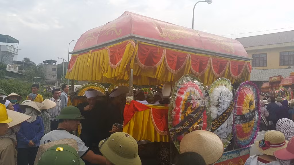 Hiện lực lượng công an đang tăng cường truy bắt những kẻ gây ra thảm án.