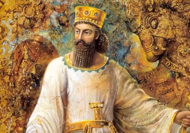 Theo sách "Danh tướng, nhà cầm quân vĩ đại trong lịch sử", Cyrus có chính sách cai trị mềm dẻo, nhân văn, tôn trọng truyền thống văn hóa, tôn giáo của những vùng đất ông chiếm lĩnh.
