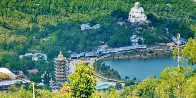 Địa danh Bảy Núi ở An Giang - nơi có nhiều rắn hổ mây. Bảy Núi là địa danh nổi tiếng của tỉnh An Giang. Địa danh Bảy Núi còn có tên khác là Thất Sơn hay Bửu Sơn. Đây là tập hợp của 7 ngọn núi nổi tiếng nhất thuộc hai huyện Tịnh Biên và Tri Tôn của tỉnh An Giang. 