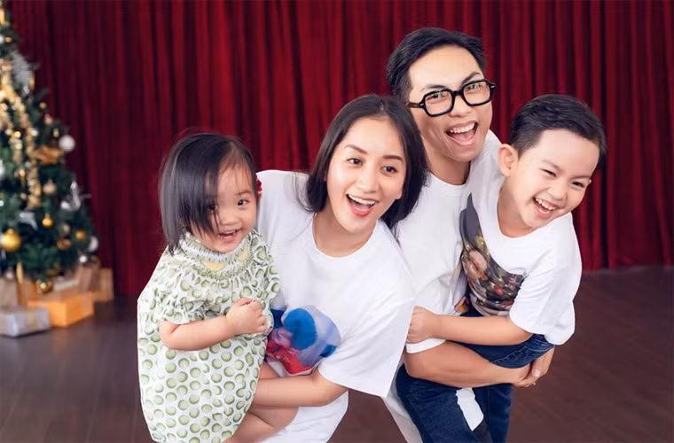 Gia đình hạnh phúc của Khánh Thi - Phan Hiển khiến nhiều người ngưỡng mộ.