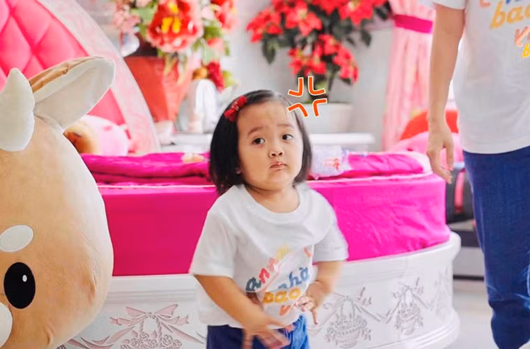 Bé Anna nhận được rất nhiều lời bình luận khen ngợi của fan hâm mộ mỗi khi được mẹ đăng ảnh lên Facebook.