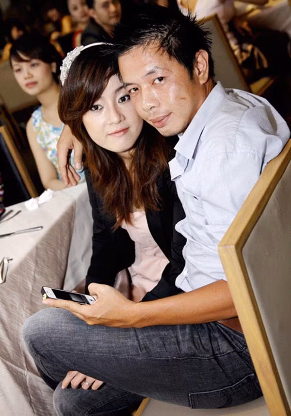 Không hoạt động trong showbiz nhưng vợ Thái Hòa vẫn thỉnh thoảng cùng chồng đi dự sự kiện.