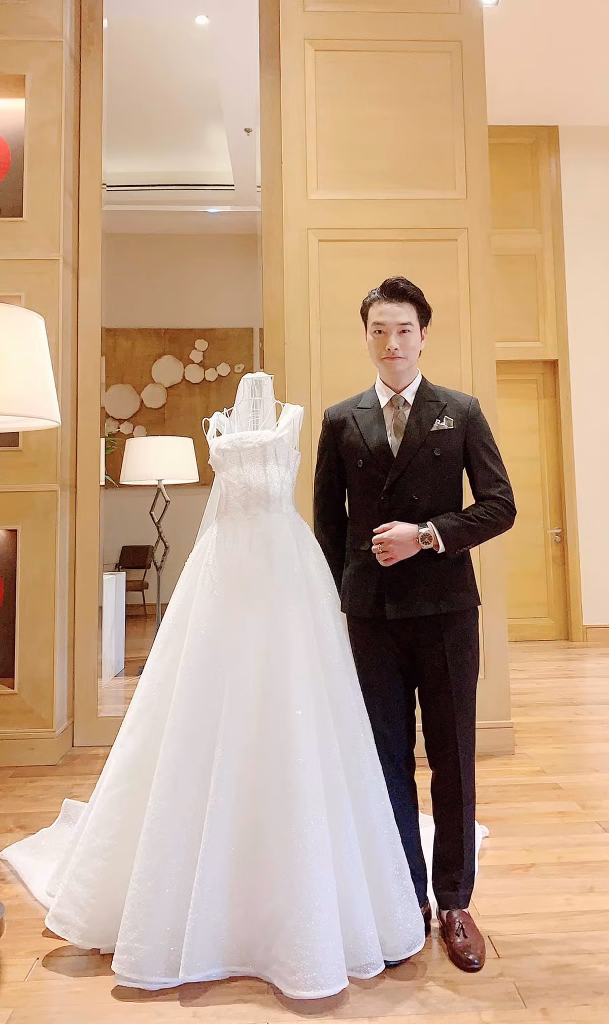 Được biết, Trọng Lân đã có bạn gái ngoài ngành giải trí nhưng lại liên tục than "ế" trên trang cá nhân.