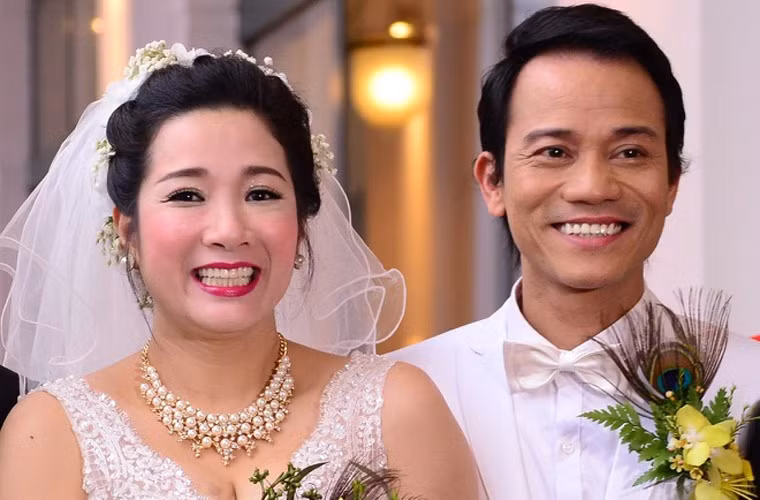 Trải qua hai đời chồng, nhưng cứ sau lần chia tay nào, cô đều cho chồng cũ từ nhà đất đến ô tô, chính vì thế mà bị mọi người xung quanh nhận xét là “dại trai”.