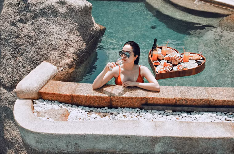 Chuyến du lịch nào, Bảo Thy cũng được chồng đại gia Phan Lĩnh chiều chuộng hết nấc, chụp cho cô cả trăm kiểu ảnh đẹp.