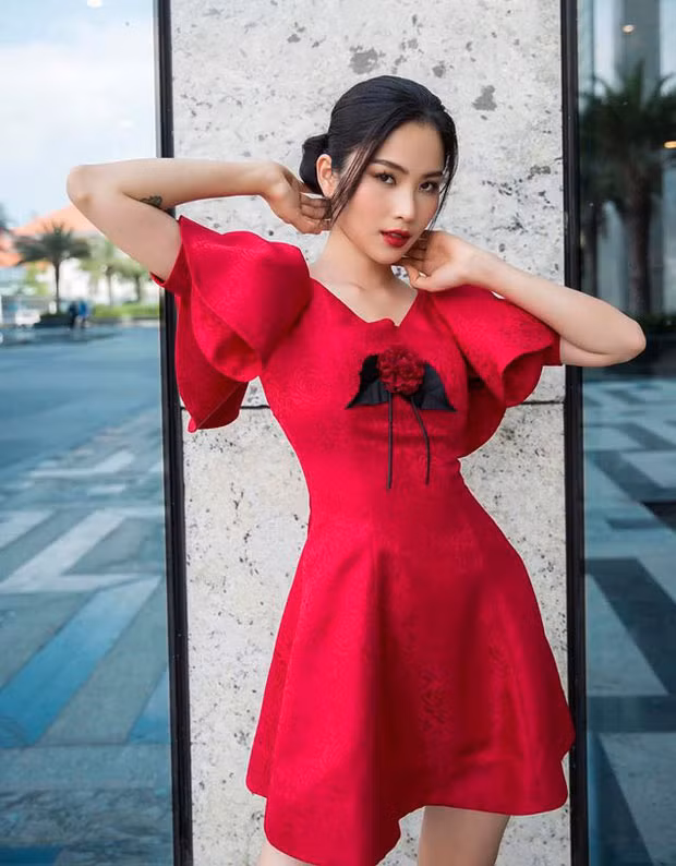 Người mẫu Nam Anh cho biết, cô từng được ra giá 5.000 USD cho một lần đi tiếp rượu trong một bữa tiệc và 15.000 USD để “tiếp khách kín”. Tuy vậy, Nam Anh đã từ chối. Xem video "Từ bỏ ước mơ nghề nghiệp vì bị gạ tình chốn công sở". Nguồn VTC9: