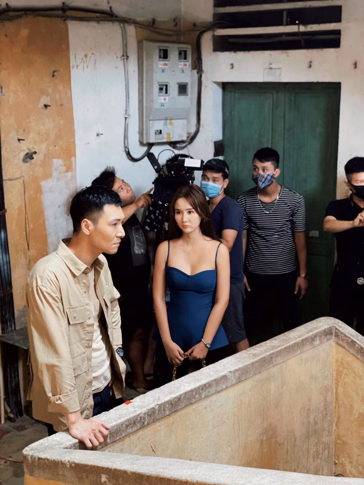 Sau "Tình yêu và tham vọng", cùng với Mạnh Trường, Huyền Lizzie tiếp tục tái ngộ khán giả màn ảnh nhỏ qua vai diễn em vợ của Mạnh Trường trong phim "Hồ sơ cá sấu".