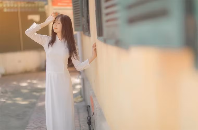  Tô Ngọc Bảo Linh mơ màng trong một shoot ảnh.