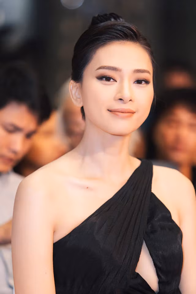 Khán giả nhớ tới cô qua các bộ phim như: "Dòng máu anh hùng", "Ngày nảy ngày nay", "Tấm Cám: truyện chưa kể", "Về quê ăn tết"...
