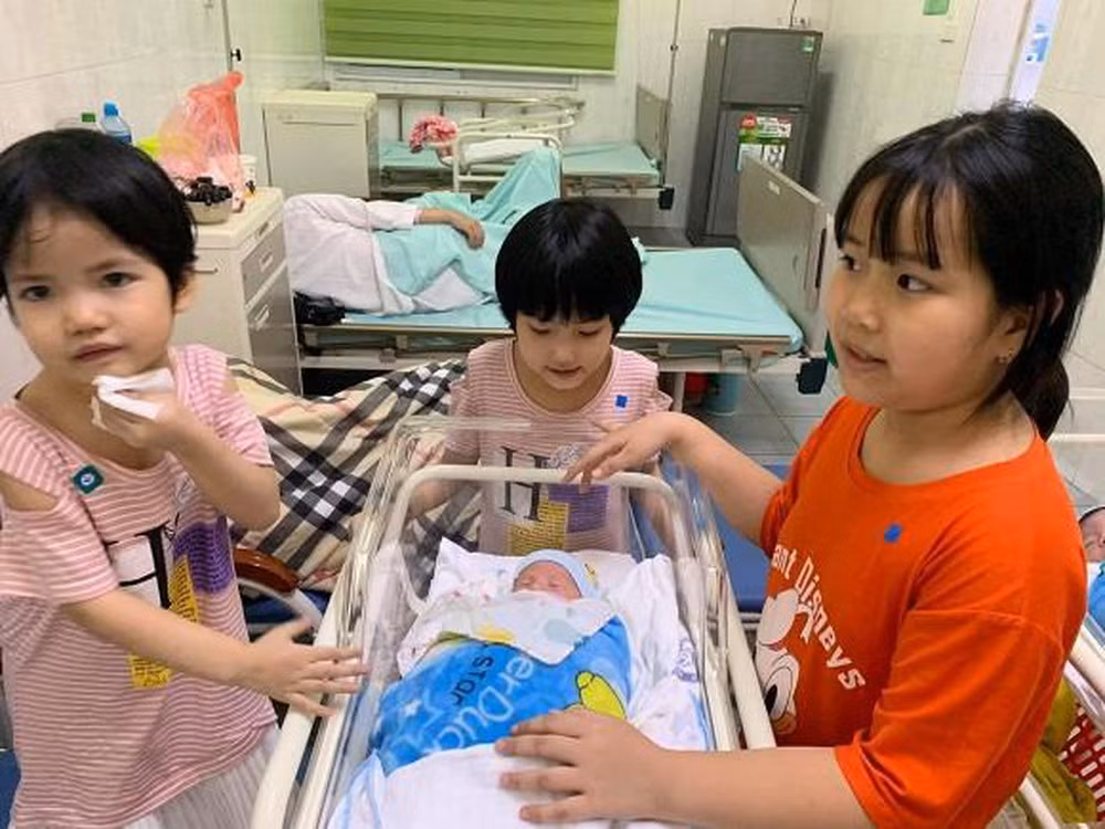Cuối cùng cũng có "đủ nếp đủ tẻ" ở tuổi 40, Vượng Râu không giấu nổi cảm giác hạnh phúc như mơ.
