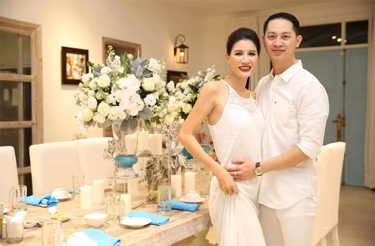 Tháng 2/2020, nhân dịp sinh nhật lần thứ 35 của vợ, Louis Trần trải lòng trên trang cá nhân, theo đó anh yêu vợ không phải vì cô dịu dàng, đẹp, nết na, nhu mì mà vì cô là người có tâm.