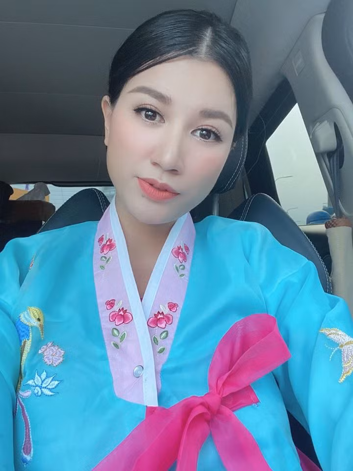 Tuy nhiên mới đây Trang Trần dính nghi vấn rạn nứt tình cảm với ông xã khi chia sẻ status ẩn ý: "Em không khóc bởi sự tổn thương anh gây ra đã là quá nhiều, chưa bao giờ thấy lòng nhẹ bấc. Đêm nay đưa ra một cảm xúc chính xác nhất: Buông!". Hiện tại, Trang Trần vẫn chưa lên tiếng về ồn ào chuyện tình cảm.