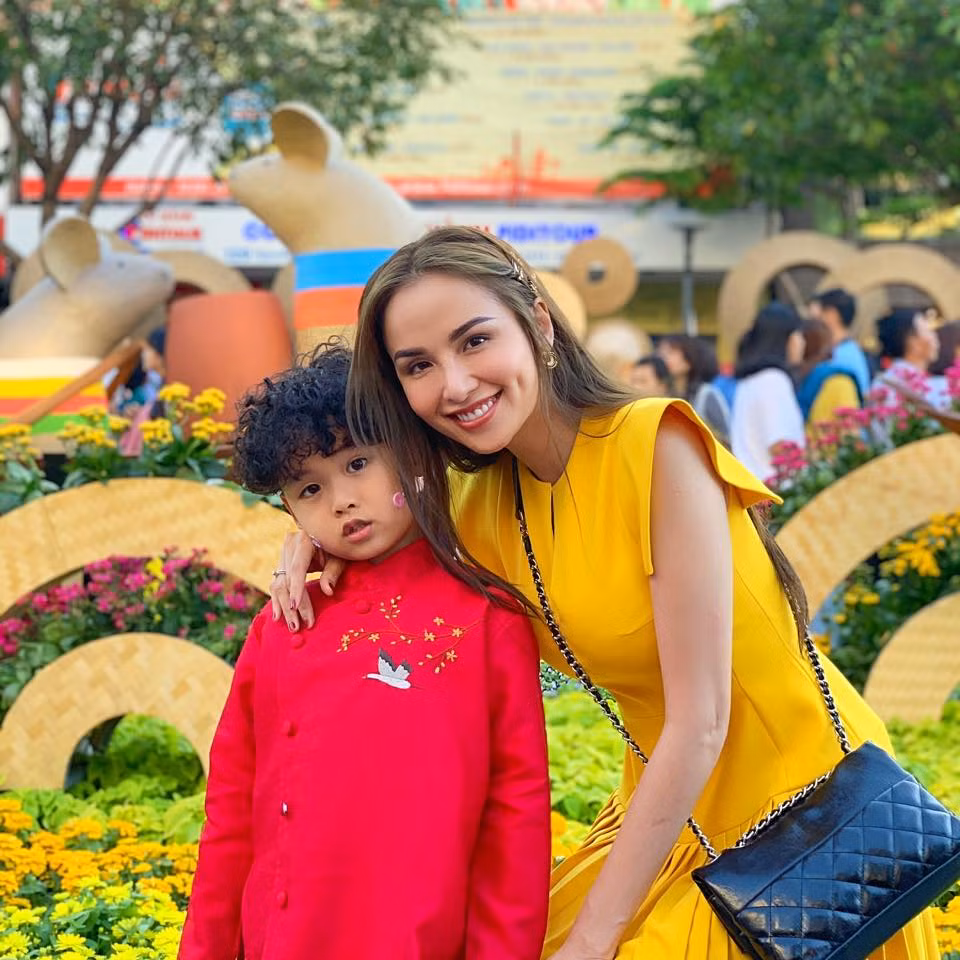 Mới đây, trả lời phỏng vấn trên tờ Trí Thức Trẻ, Diễm Hương mới tiết lộ chuyện không muốn nhắc đến người cũ và làm tổn thương người hiện tại của người cũ.