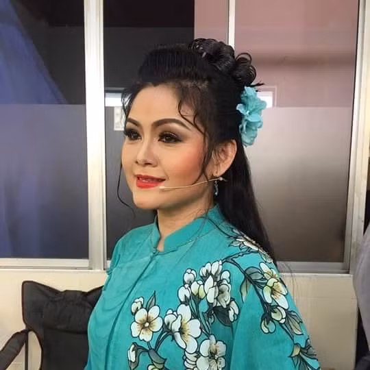 Vẻ đẹp tươi tắn cùng nụ cười luôn nở trên môi của nghệ sĩ Trinh Trinh.