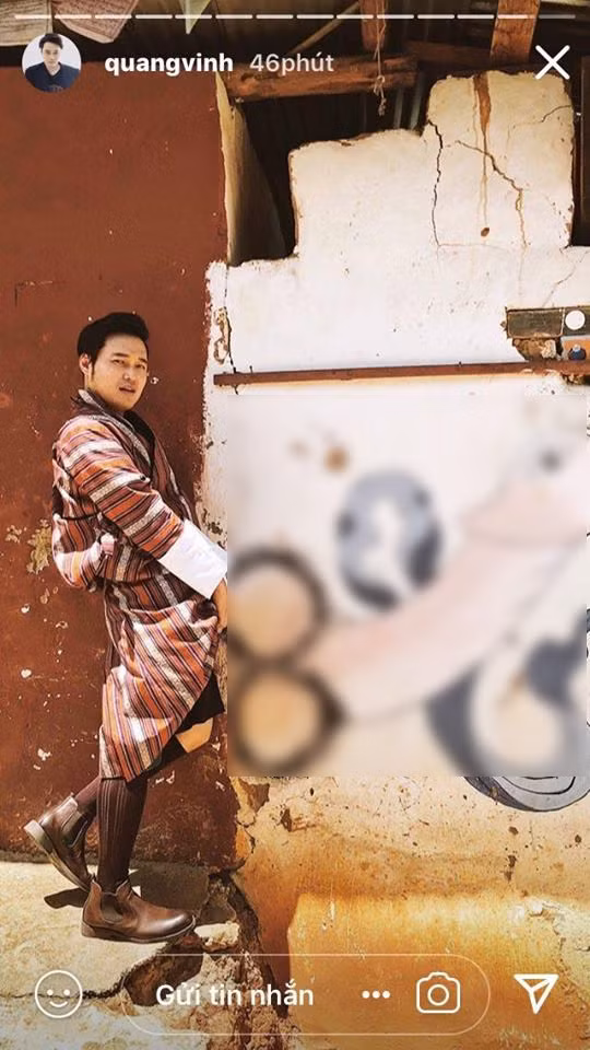 Cuối tháng 8/2018, giọng ca "Miền cát trắng" cũng từng gây tranh cãi khi tạo dáng "nhạy cảm" bên hình ảnh bộ phận sinh dục nam và có những biểu cảm khiến người xem "đỏ mặt".