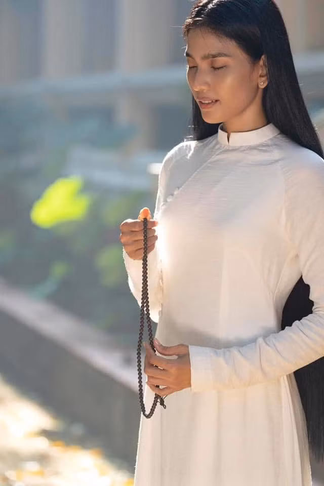 “Là một người ăn chay giúp tôi tránh được tất cả các chất cholesterol có hại cho sức khỏe, tóc và da của tôi được cải thiện khiến tôi trở nên trẻ trung hơn. Mặt khác, tôi cũng học được những bài học về lòng từ bi, không giết hại động vật để làm thực phẩm”, Trương Thị May cho hay.