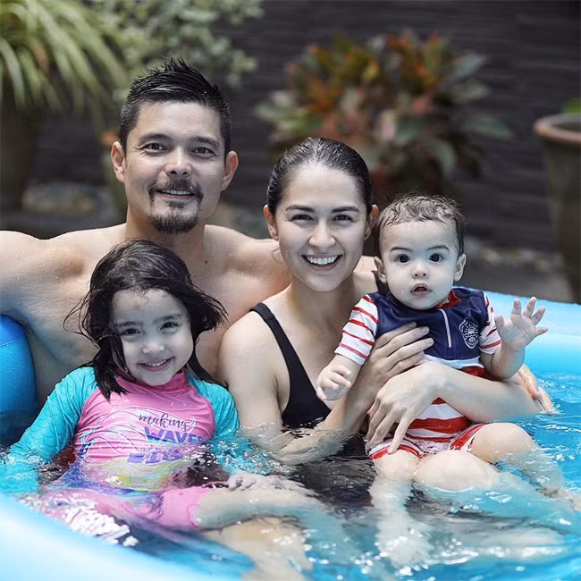 Marian Rivera và Dingdong Dantes là cặp vợ chồng nổi tiếng nhất làng giải trí Philippines. Hai người càng được chú ý hơn khi sinh ra hai thiên thần đáng yêu Zia và Jose.