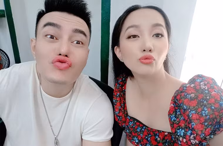 Chính vì những hy sinh và chiều chuộng mà bà xã dành cho anh nên Lê Dương Bảo Lâm chia sẻ, anh rất trân trọng vợ và gọi cô là một người con gái hiếm có, khó tìm.