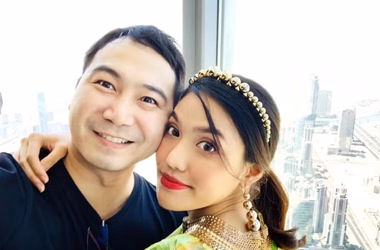 Cuộc sống hôn nhân của Lan Khuê với ông xã doanh nhân ngập tràn hạnh phúc và lãng mạn. Cô thường xuyên khoe những khoảnh khắc ngọt ngào bên chồng lúc đi ăn, đi du lịch.