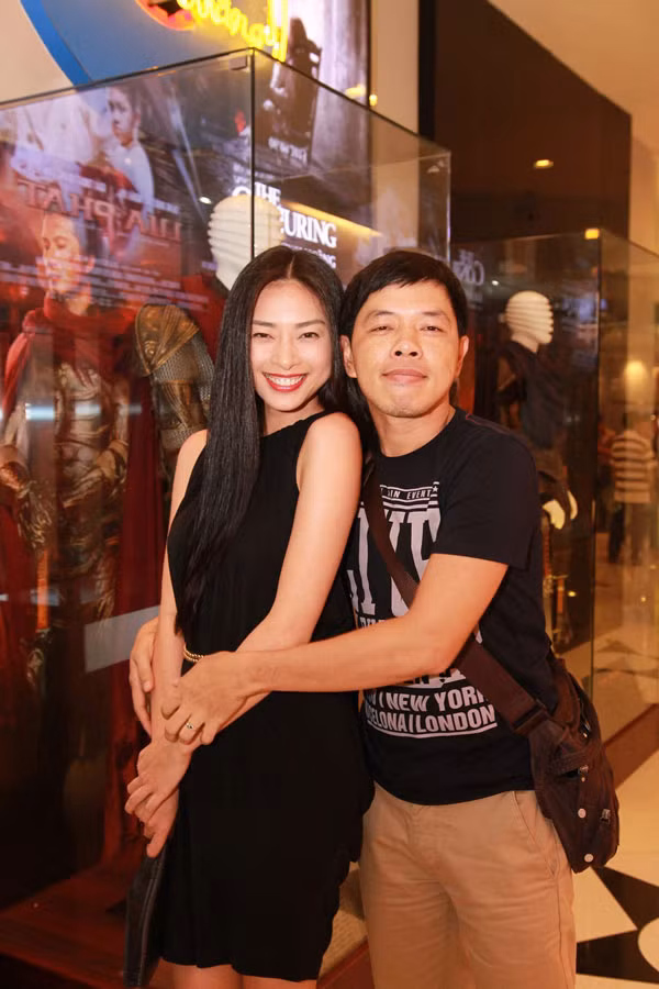 “Ngoài đời, Vân đẹp, mộc mạc hơn, bình dân, giản dị hơn và cũng mỏng manh, yếu đuối như bao cô gái khác. Tuy nhiên, khi vào công việc thì Vân khác hẳn: Thông minh, quyết đoán, mạnh mẽ. Tác phong thì cực kỳ chuyên nghiệp. Đã là diễn viên thì ai cũng thích được làm việc với những bạn diễn như vậy”, Thái Hòa dành những lời tốt đẹp cho Ngô Thanh Vân sau khi đóng chung “Lửa Phật”.