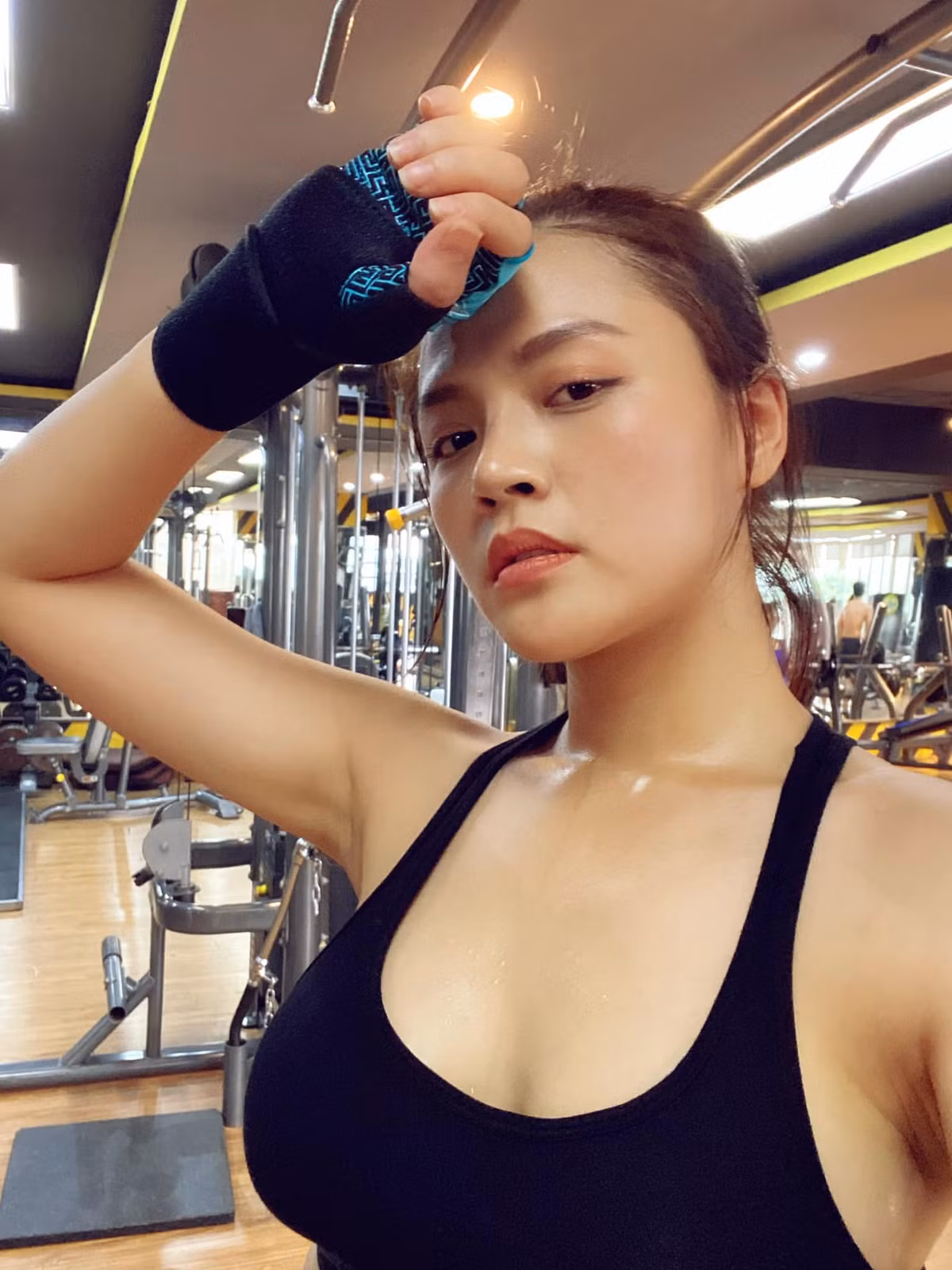 Sau 5 năm ly hôn diễn viên Chí Nhân, Thu Quỳnh "Lửa ấm" dành thời gian chăm lo cho con trai - bé Be cũng như chăm sóc bản thân mình và tập trung đóng phim.