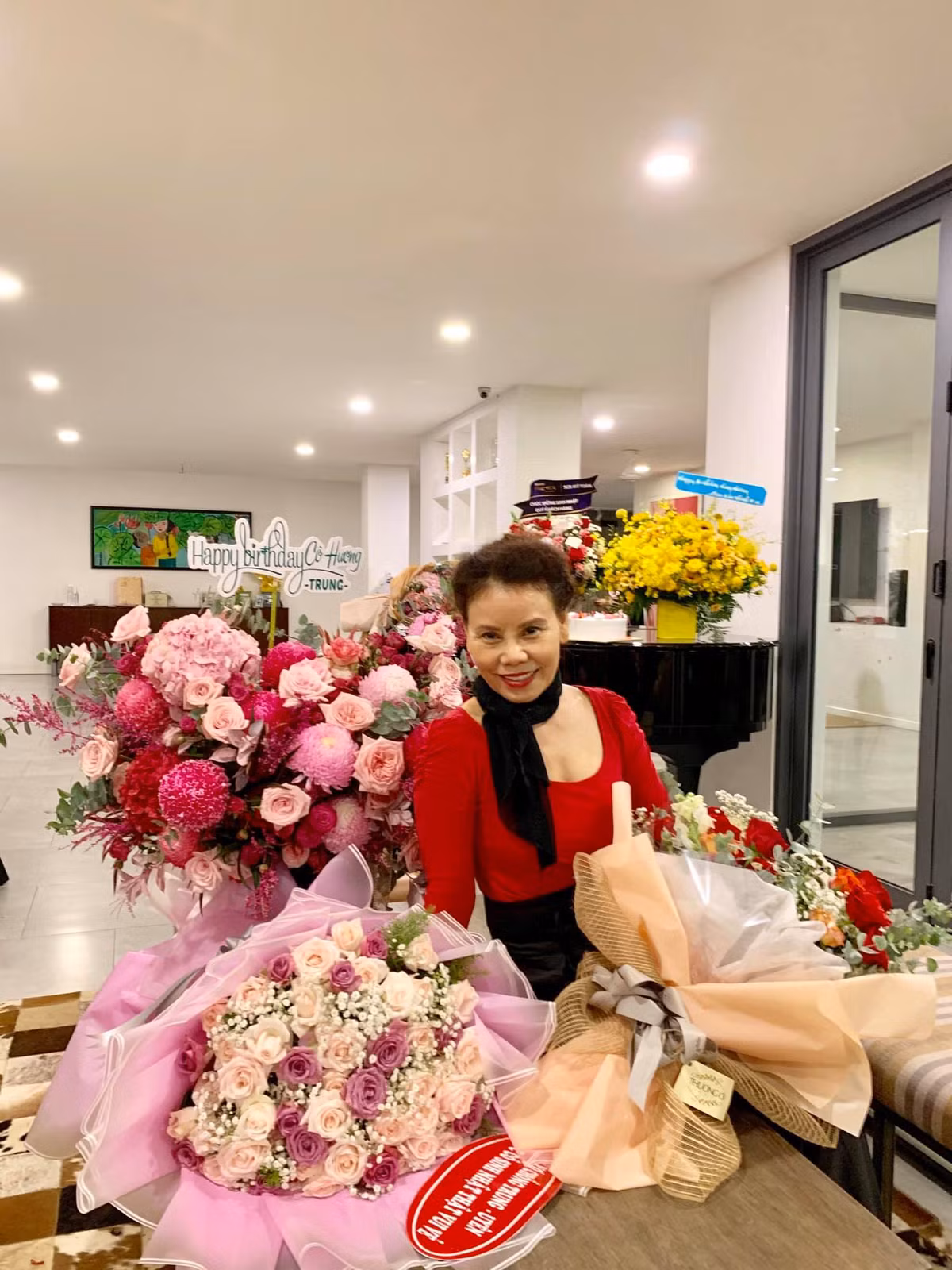 Bà Ngọc Hương được công chúng biết tới khi thường xuyên đồng hành cùng con gái trong cuộc sống lẫn công việc.