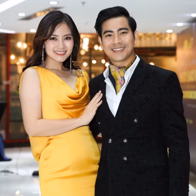 Tháng 11/2019, Ngọc Lan và Thanh Bình xác nhận ly hôn sau nhiều tháng dấy lên tin đồn họ đã đường ai nấy đi. Tuyên bố của hai người khiến fan sốc bởi hôn nhân của họ trước đó rất hạnh phúc.