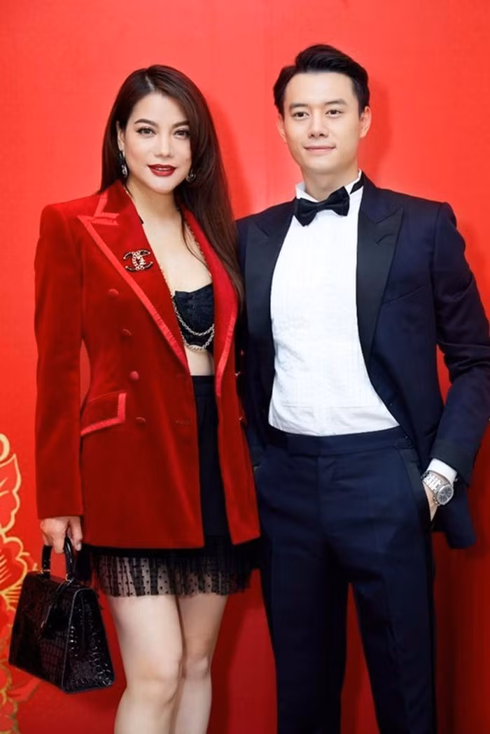 Dù liên tục phủ nhận chuyện tình cảm nhưng không ít fan của Trương Ngọc Ánh mong cô sớm tìm được bến đỗ hạnh phúc ở tuổi U50 sau đổ vỡ hôn nhân và những cuộc tình chóng vánh. Xem video "Trương Ngọc Ánh tiết lộ lợi nhuận phim Việt triệu đô". Nguồn VTC14: