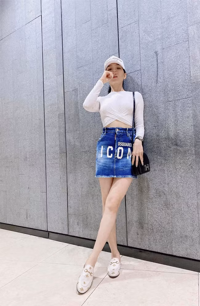 Nhìn "nữ hoàng bolero" trẻ trung như thế này không ai nghĩ cô sắp chạm ngưỡng 40.