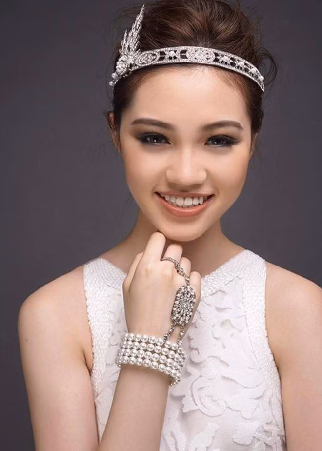 Cô sở hữu nụ cười rạng rỡ.