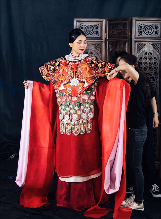 Trang phuc cua Thanh Hang trong Quynh Hoa Nhat Da co gi dac biet?