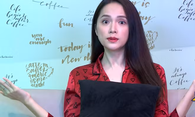 Tháng 4/2020, trong chương trình "Ở nhà? Có sao!", Hương Giang mách bảo chị em: "Cứ xinh đẹp mà ngu ngơ, gọi dạ bảo vâng thì cuộc sống sẽ rất hạnh phúc".