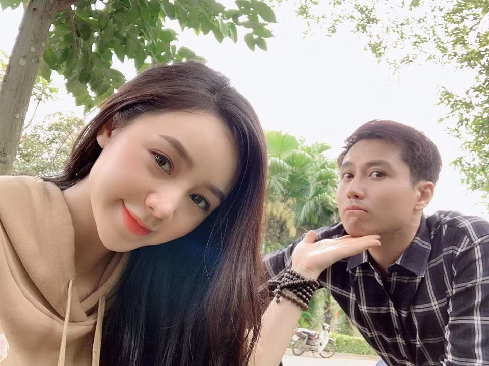 Khoảnh khắc "chỉ có thể là yêu" của Thanh Sơn - Quỳnh Kool.