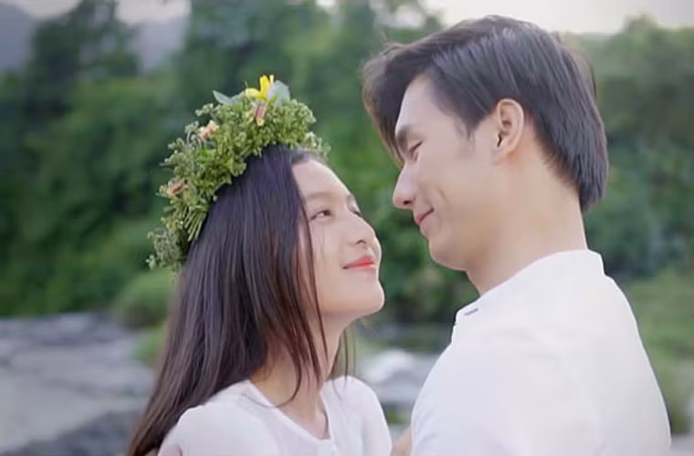 Bích Ngọc và nam diễn viên Nhan Phúc Vinh trong phim "Tình yêu và tham vọng".