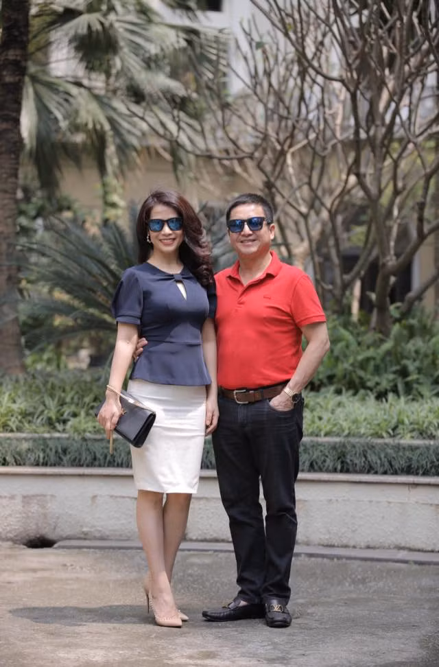 Bạn gái kém 17 tuổi của Chí Trung cũng gửi lời chúc mừng sinh nhật tới anh: "Chúc anh tuổi mới luôn vui vẻ, tươi trẻ, tính tình mát mẻ, luôn làm cho em cười nắc nẻ!".