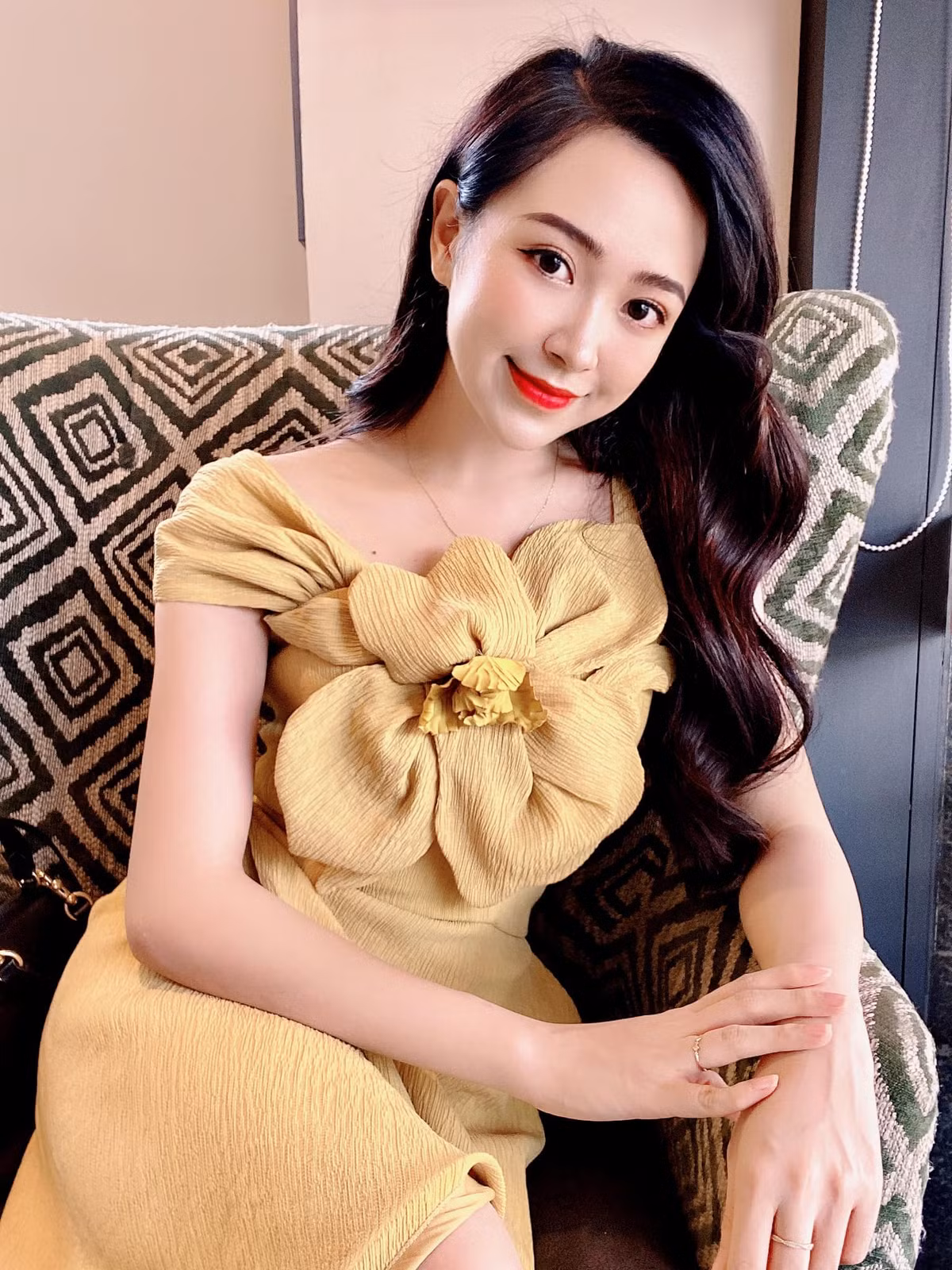 Với gương mặt hiền lành, Kim Oanh được nhiều đạo diễn “đo ni đóng giày” cho các vai chính diện.